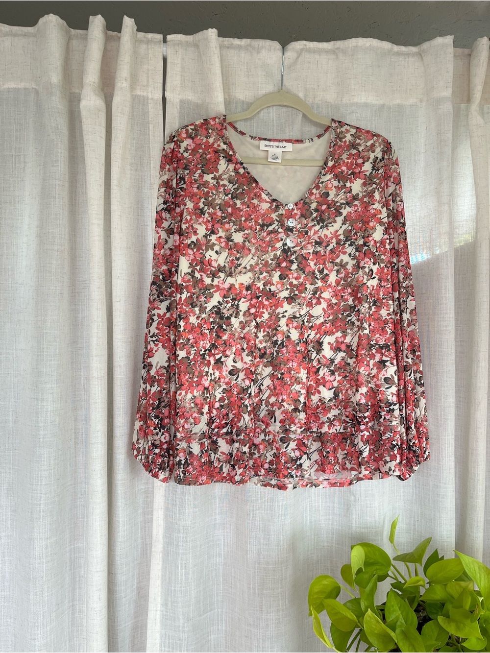 Skye's the Limit Floral V-Neck Blouse L